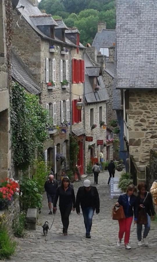 Val Cocherel - Hotel Le Challonge 迪南 外观 照片